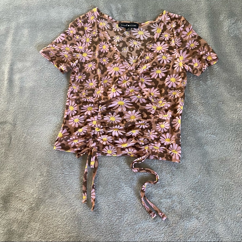 Floral V-neck mesh crop top